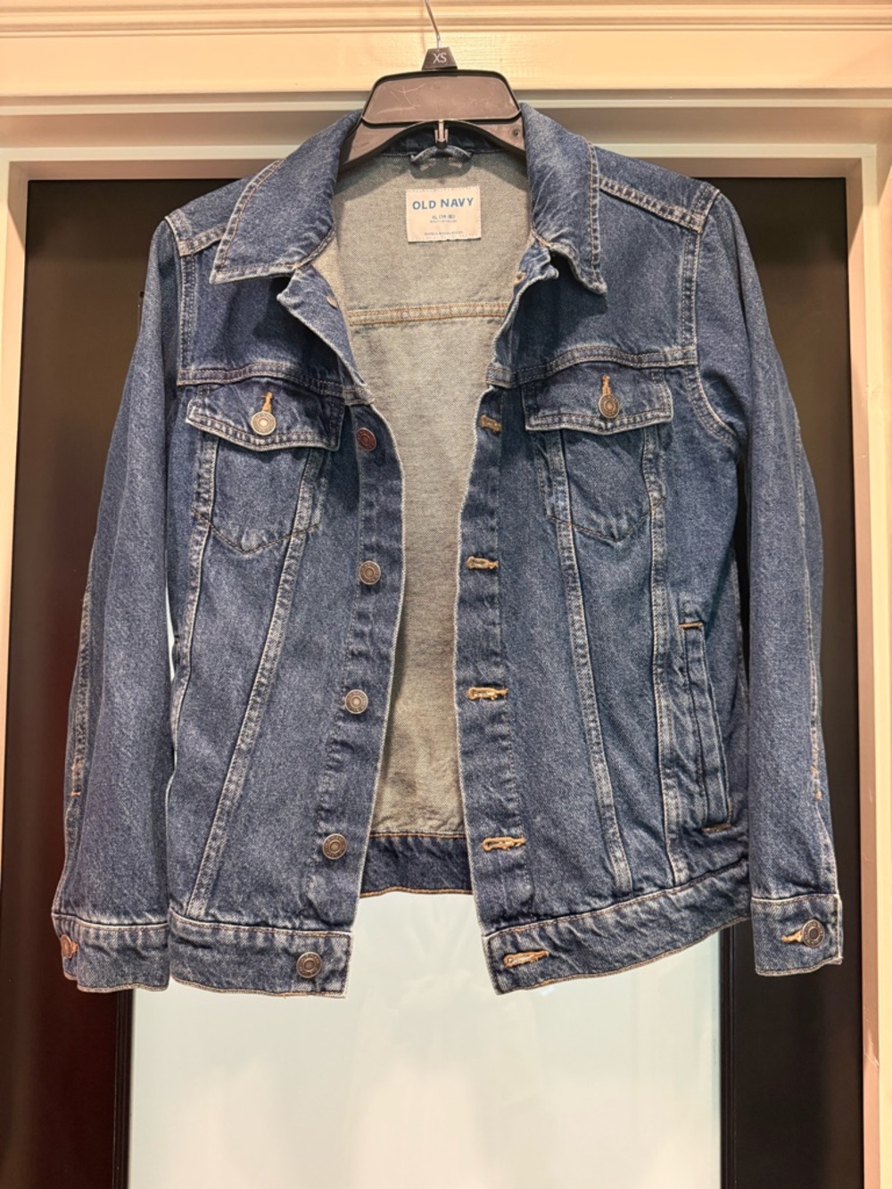 Old Navy Women's Medium Blue Denim Jacket - Classic Trucker Style